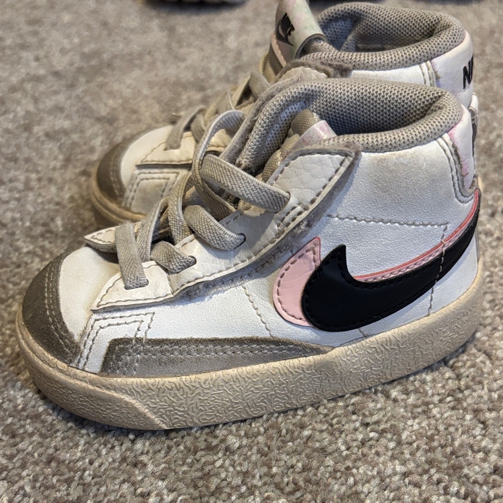 Nike Kids Sneakers - White, Black, and Pink